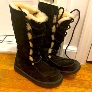 UGG Uptown Boots Size 8 EUC Black